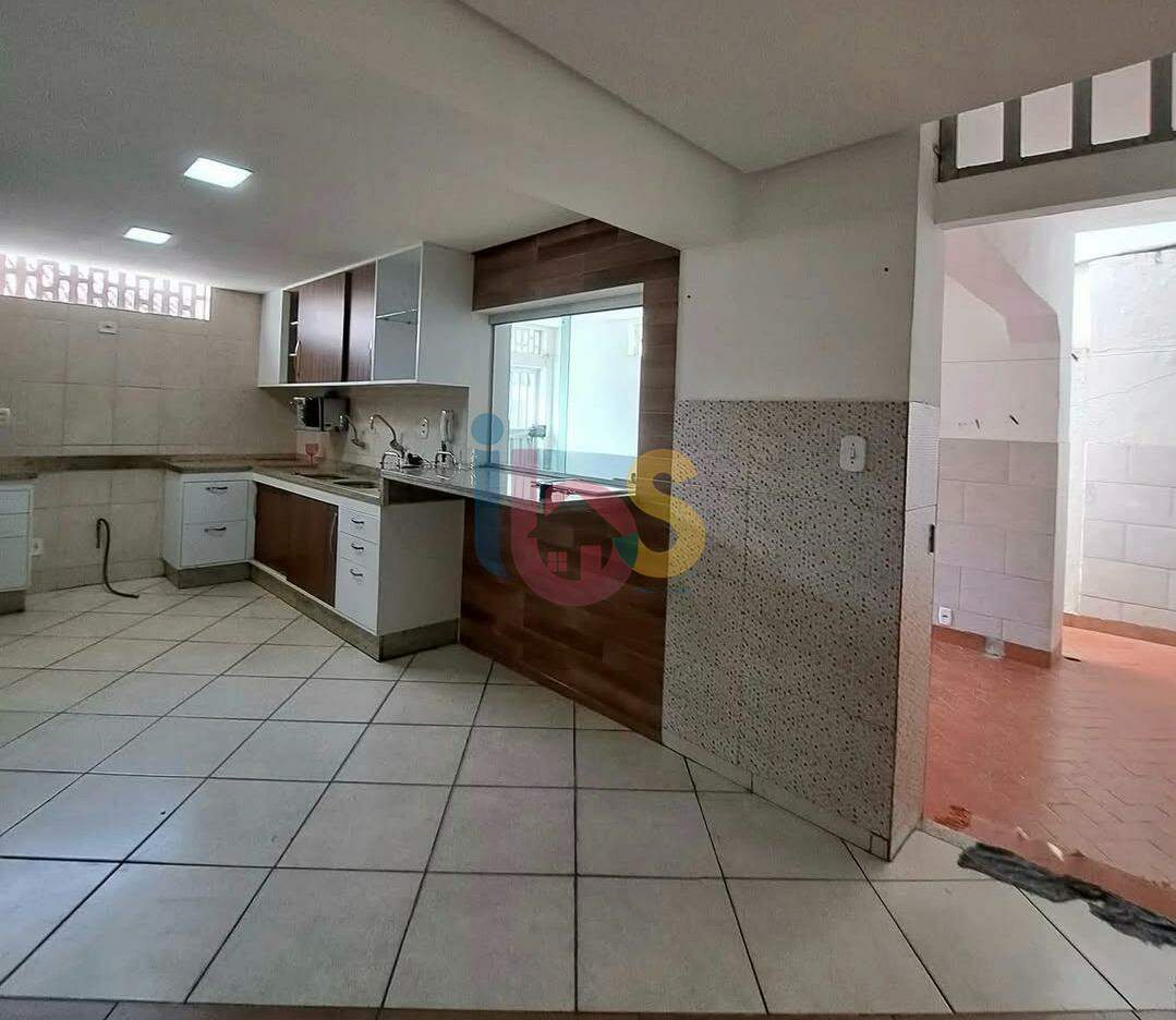 Casa, 4 quartos, 250 m² - Foto 4