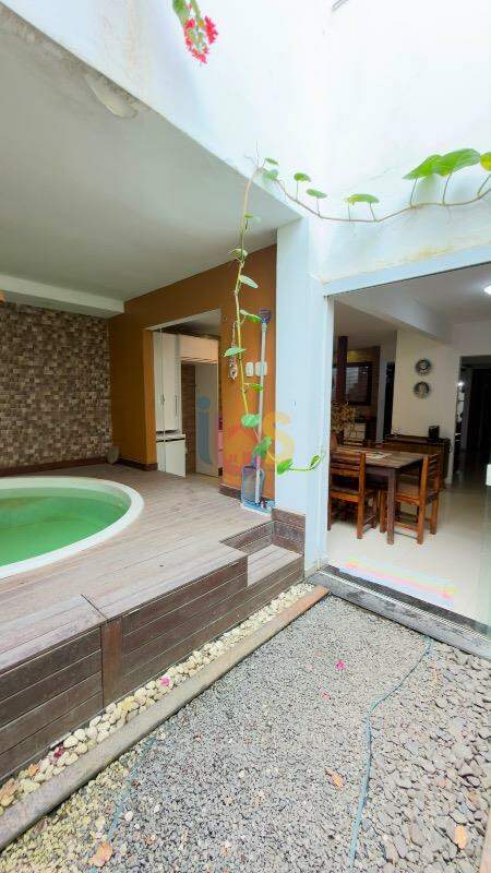 Casa, 4 quartos, 235 m² - Foto 1