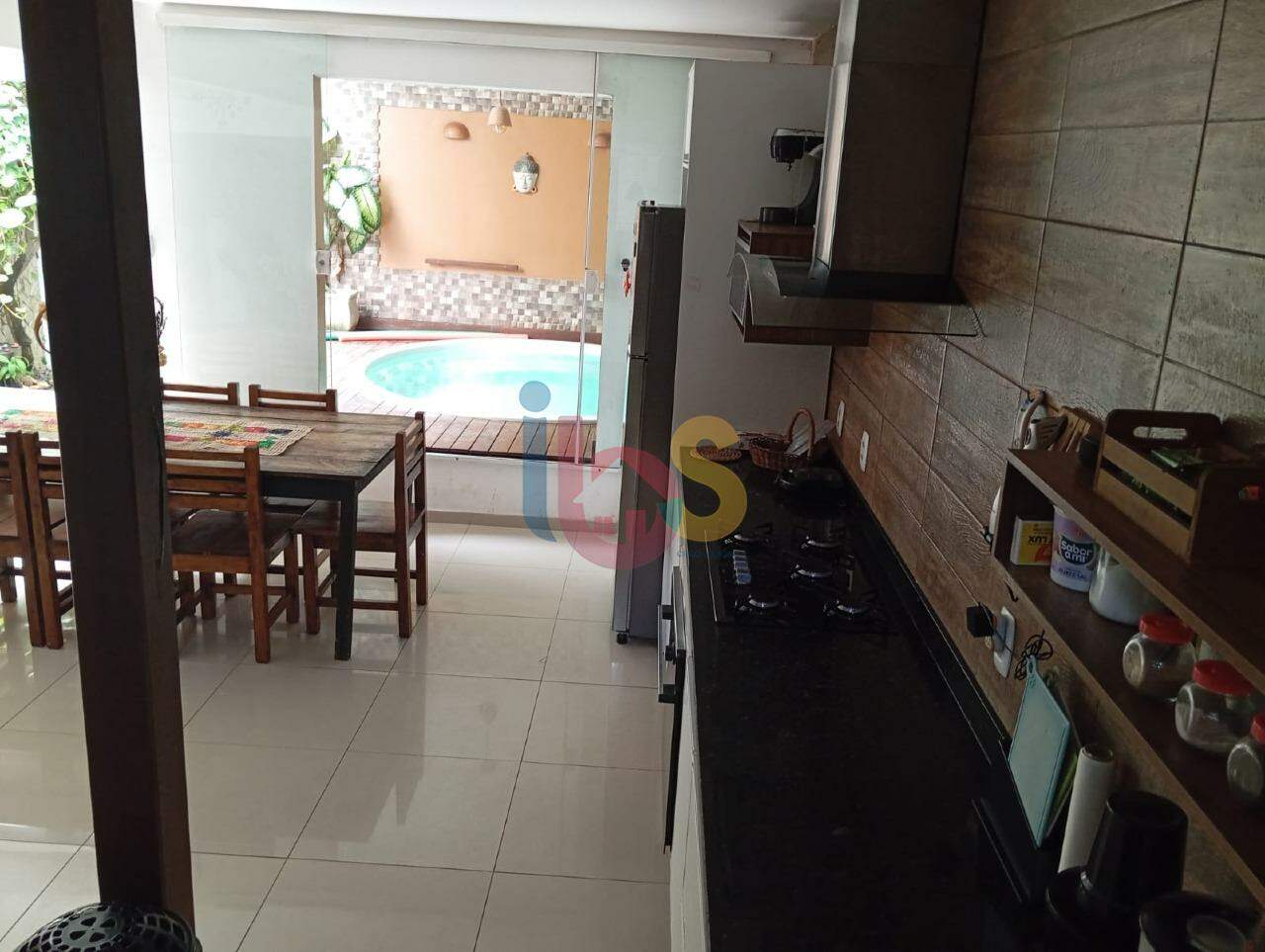 Casa, 4 quartos, 235 m² - Foto 2