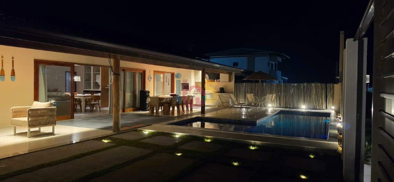 Casa, 4 quartos, 218 m² - Foto 1