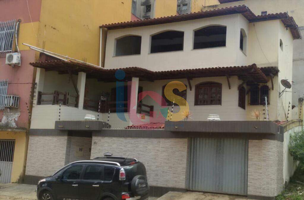 Casa à venda com 5 quartos, 230m² - Foto 1