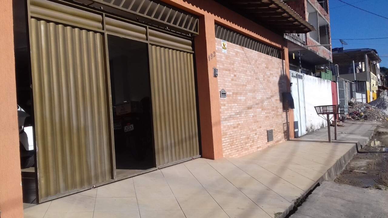 Casa à venda com 3 quartos, 200m² - Foto 1