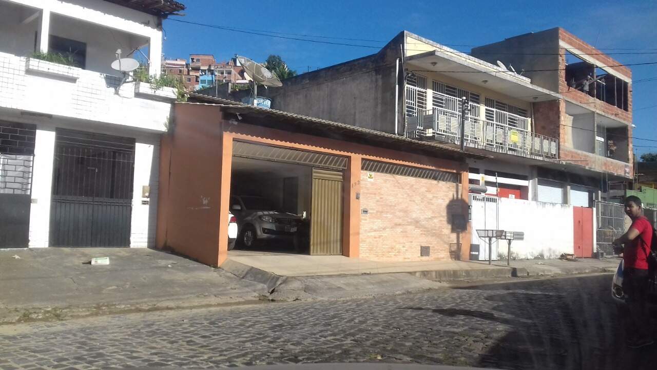 Casa à venda com 3 quartos, 200m² - Foto 2