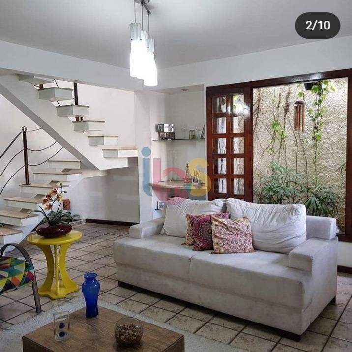 Casa à venda com 3 quartos, 118m² - Foto 1