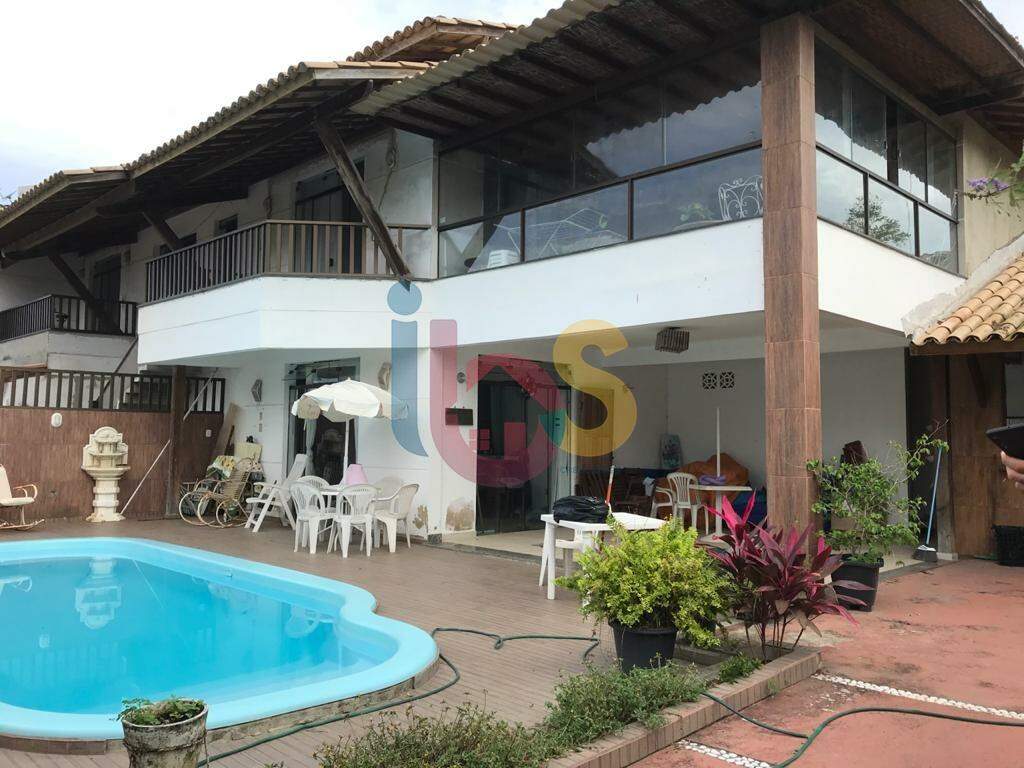 Casa à venda com 8 quartos, 446m² - Foto 1