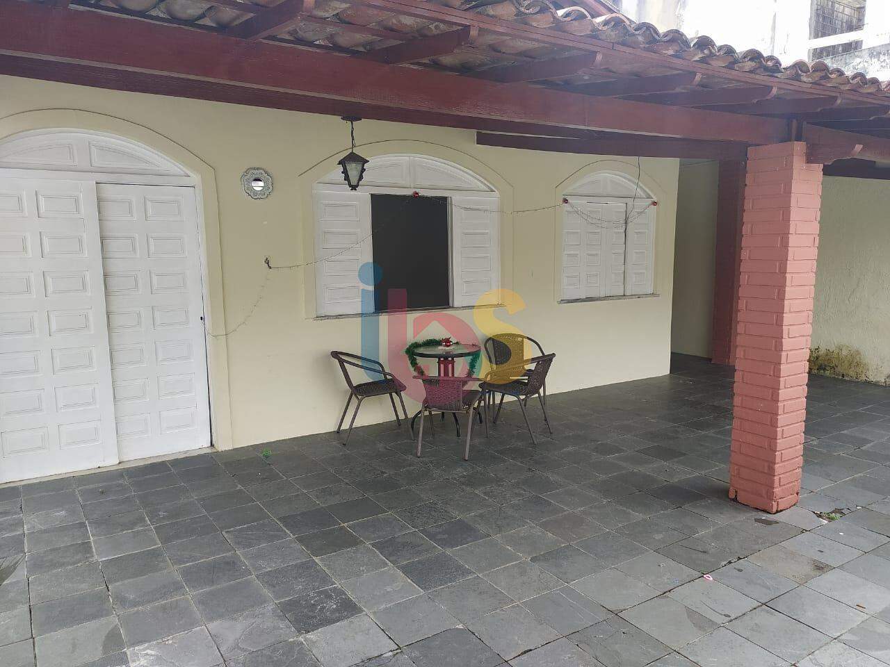 Casa à venda com 3 quartos, 250m² - Foto 1