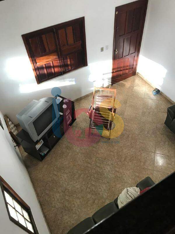 Casa à venda com 5 quartos, 200m² - Foto 4