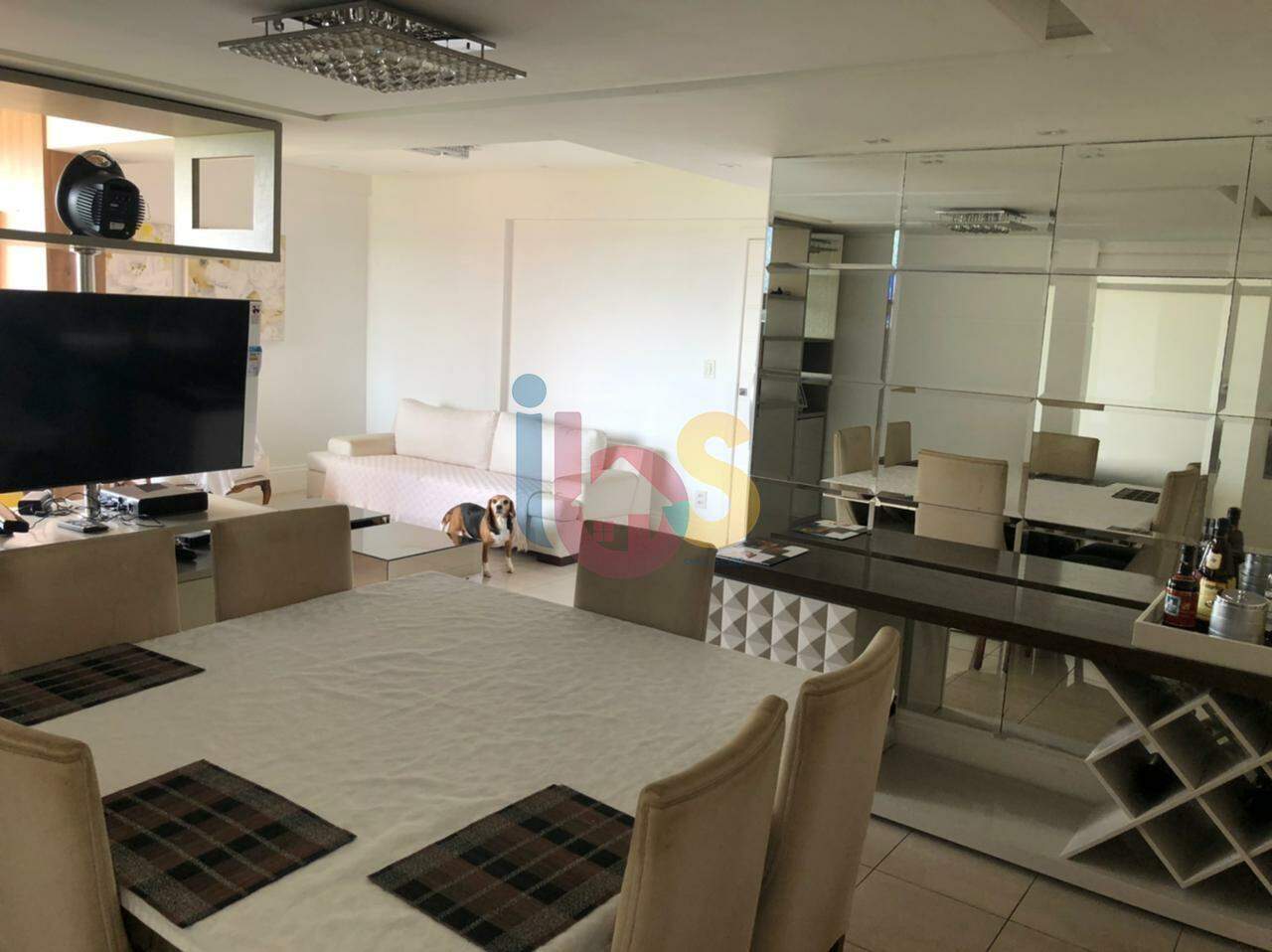 Apartamento à venda com 3 quartos, 202m² - Foto 2