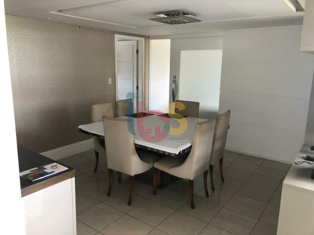 Apartamento à venda com 3 quartos, 202m² - Foto 1