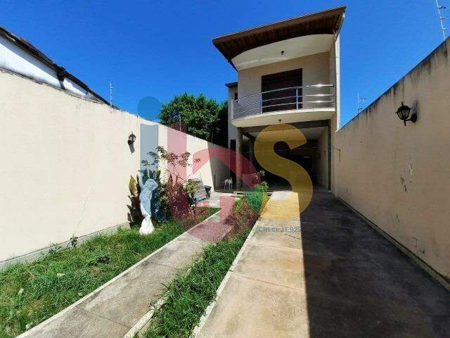 Casa à venda com 4 quartos, 195m² - Foto 1