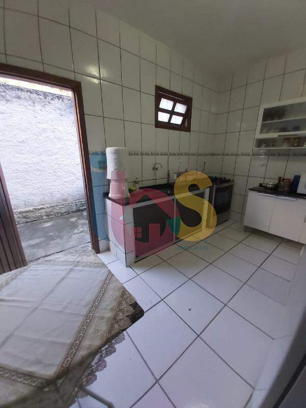 Casa à venda com 5 quartos, 200m² - Foto 10