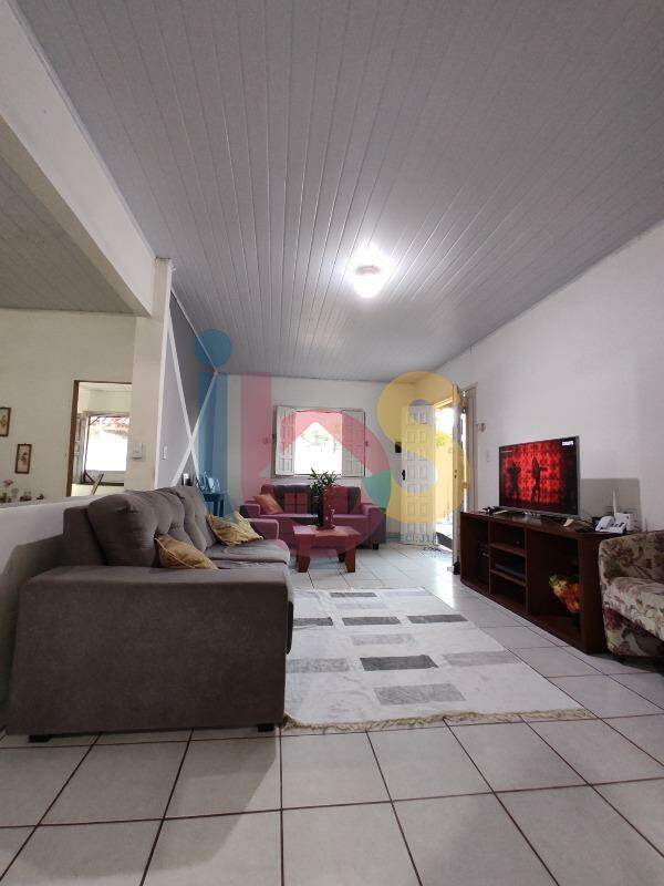 Casa à venda com 4 quartos, 97m² - Foto 2