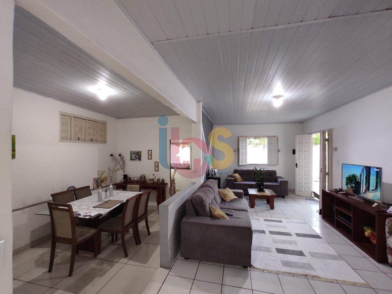 Casa à venda com 4 quartos, 97m² - Foto 1