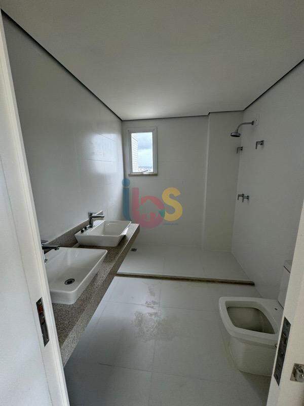 Apartamento à venda com 4 quartos, 198m² - Foto 10