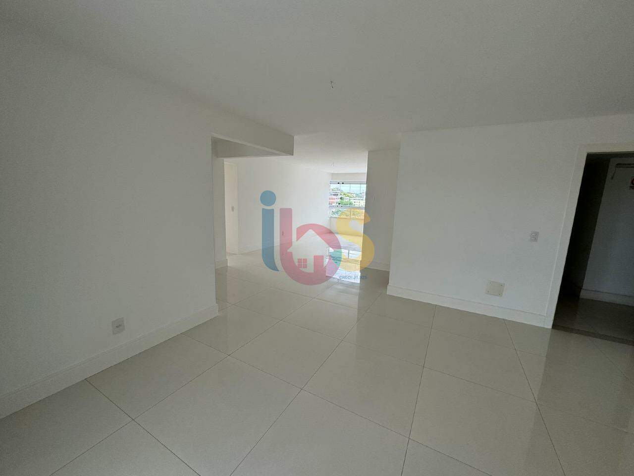 Apartamento à venda com 4 quartos, 198m² - Foto 4