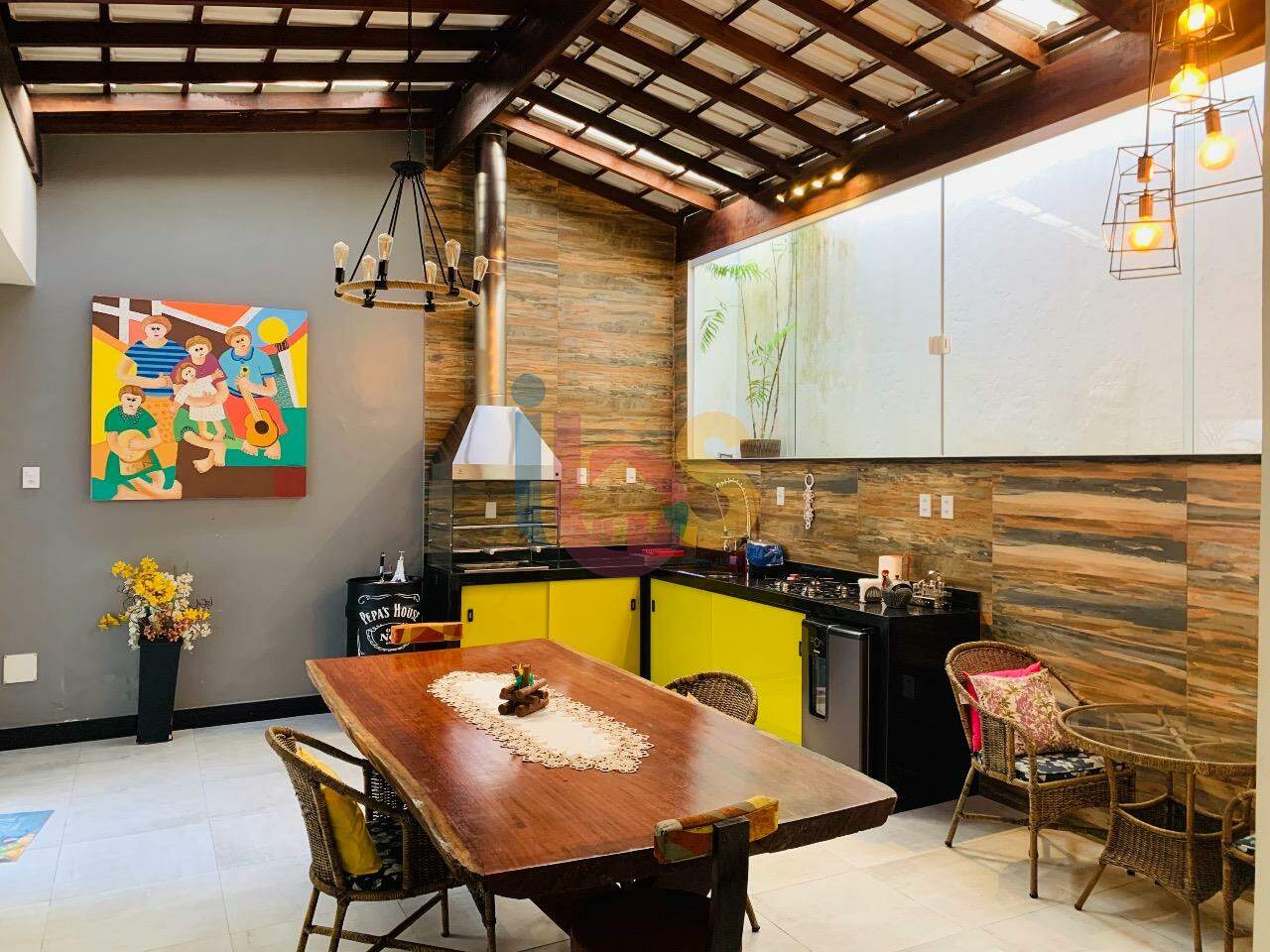 Casa à venda com 3 quartos, 246m² - Foto 1