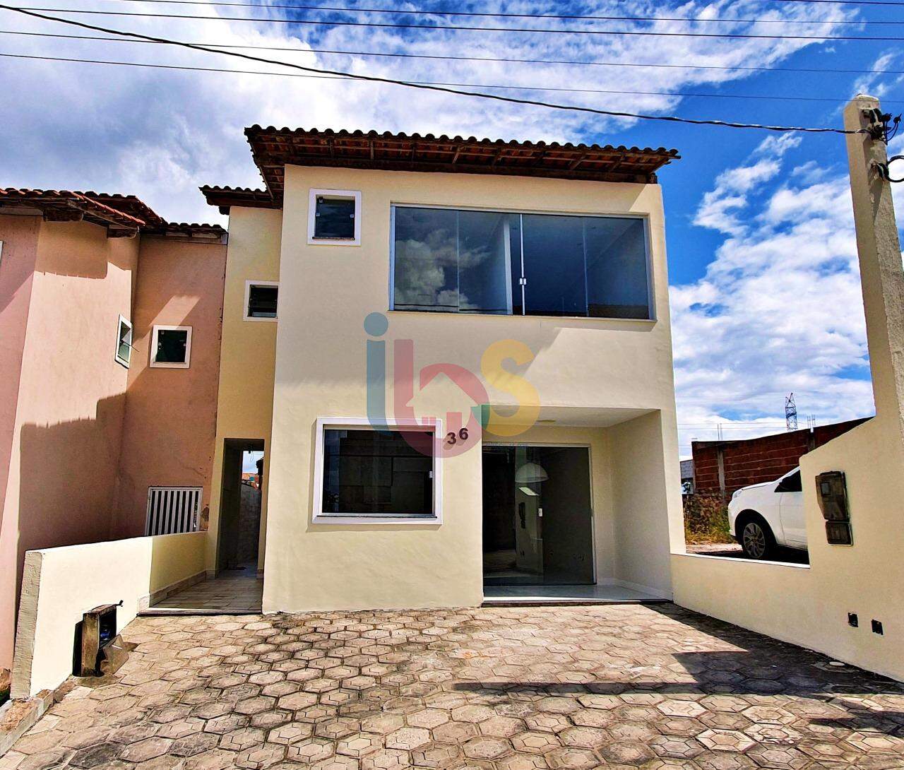 Casa à venda com 3 quartos, 100m² - Foto 1