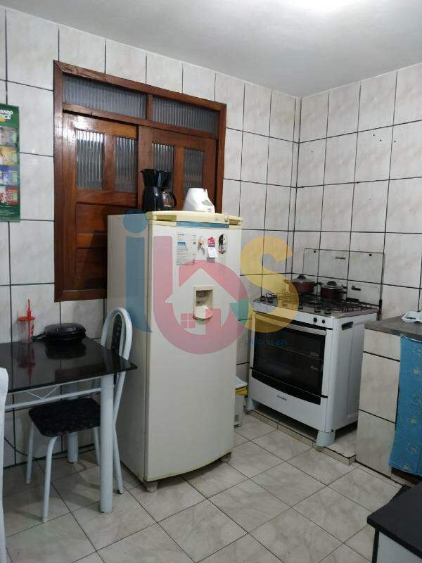 Casa à venda com 6 quartos, 110m² - Foto 4