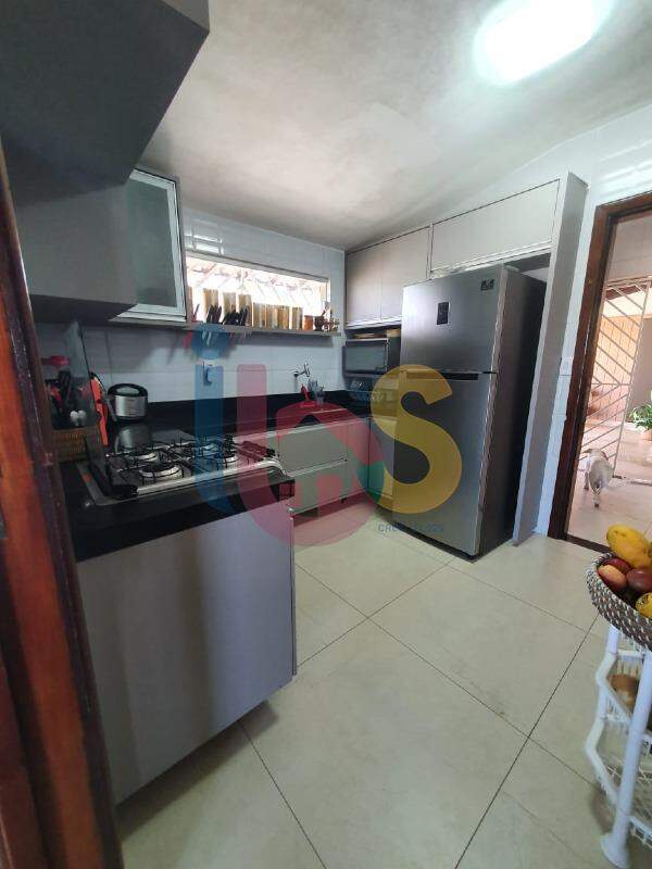 Casa à venda com 4 quartos, 140m² - Foto 14