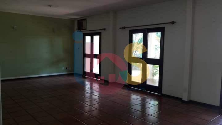 Casa à venda com 4 quartos, 281m² - Foto 2