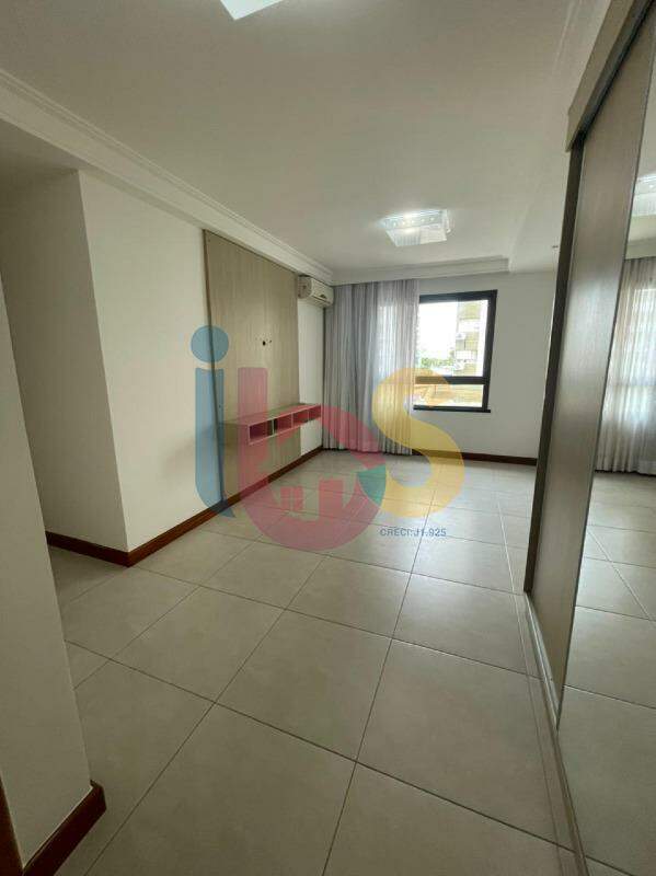 Apartamento à venda com 3 quartos, 130m² - Foto 2