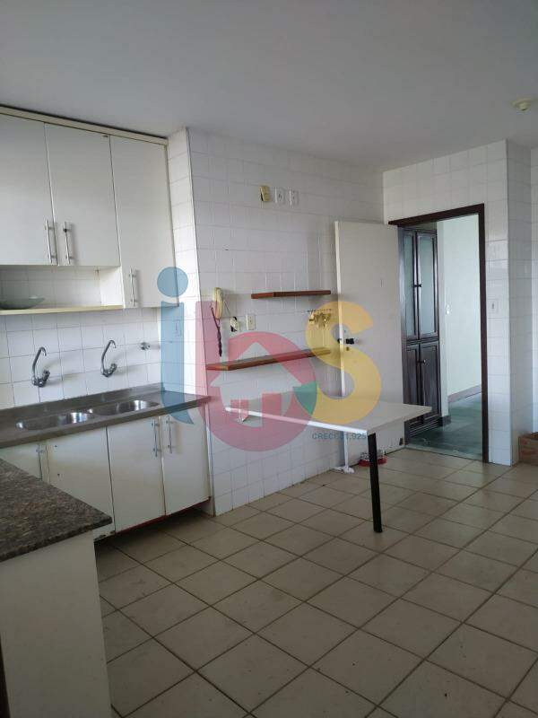 Apartamento à venda com 4 quartos, 196m² - Foto 8