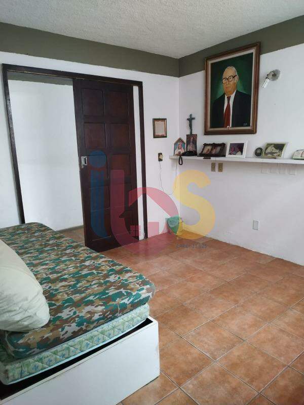 Casa à venda com 5 quartos, 212m² - Foto 18