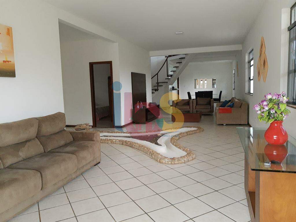 Casa à venda com 3 quartos, 270m² - Foto 1