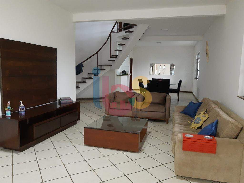 Casa à venda com 3 quartos, 270m² - Foto 2