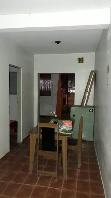 Casa à venda com 4 quartos, 70m² - Foto 3