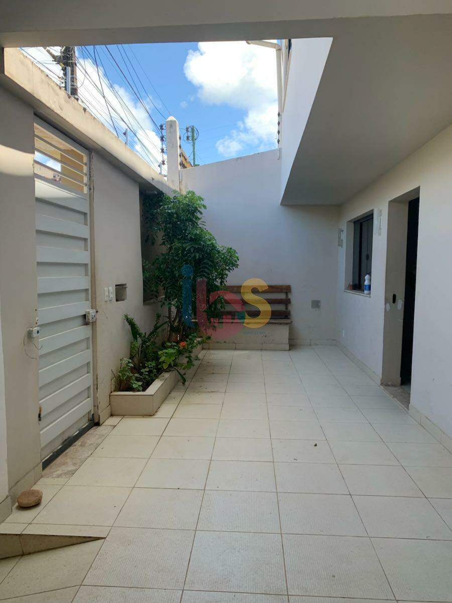 Casa à venda com 4 quartos, 293m² - Foto 2