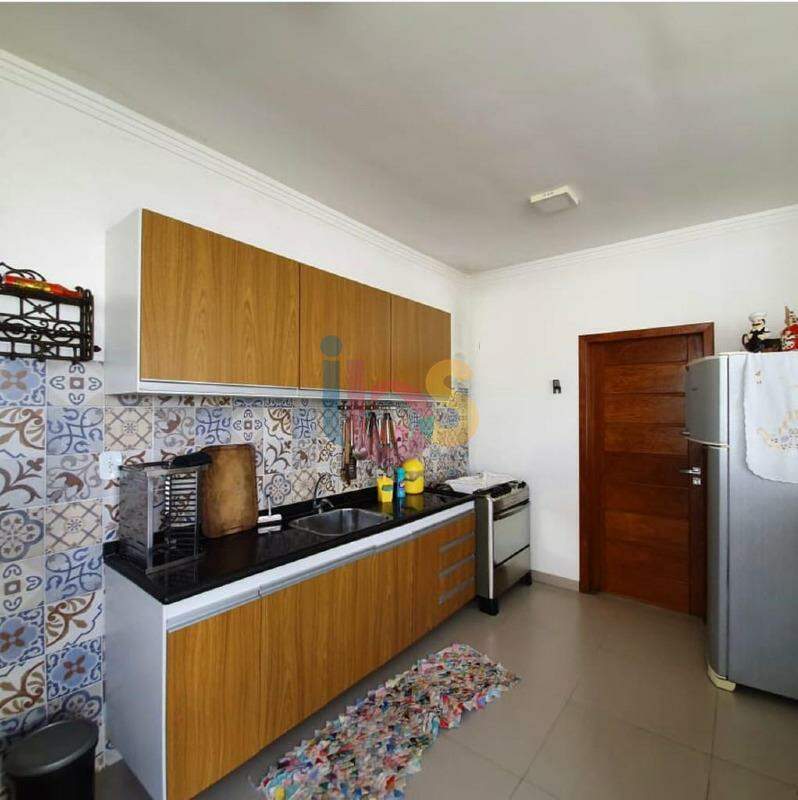 Casa à venda com 4 quartos, 250m² - Foto 5