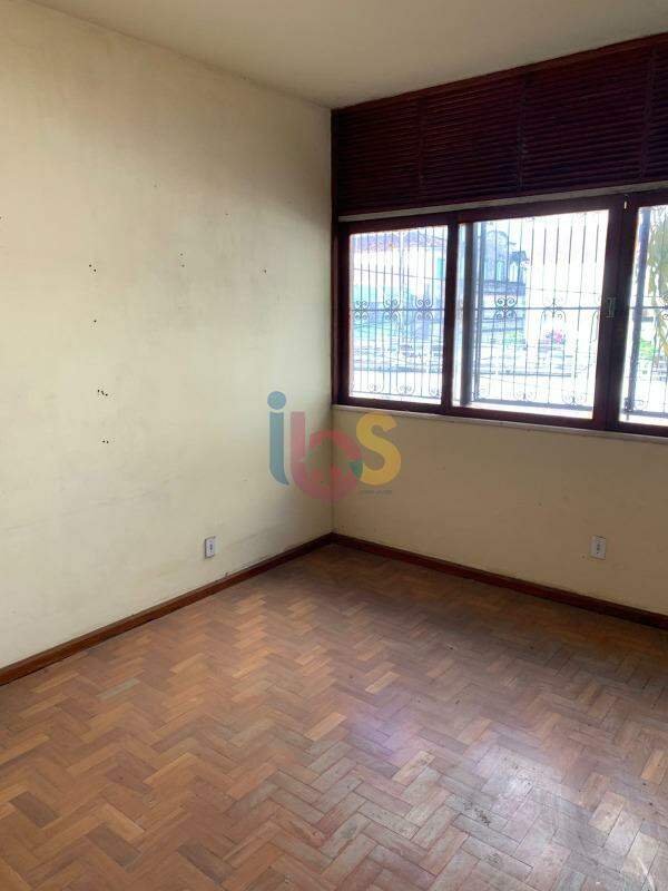 Casa à venda com 6 quartos, 260m² - Foto 6