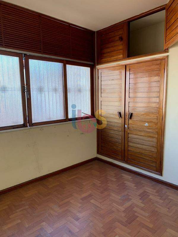 Casa à venda com 6 quartos, 260m² - Foto 5