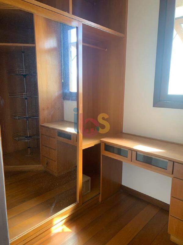 Casa à venda com 4 quartos, 300m² - Foto 14