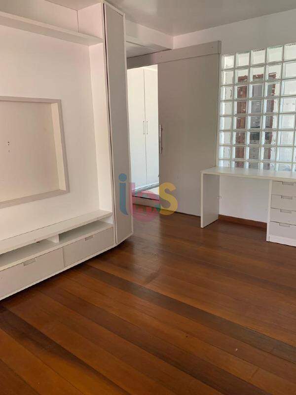 Casa à venda com 4 quartos, 300m² - Foto 13