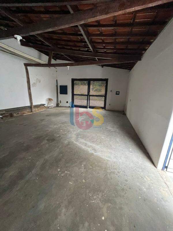 Casa à venda com 6 quartos, 190m² - Foto 14