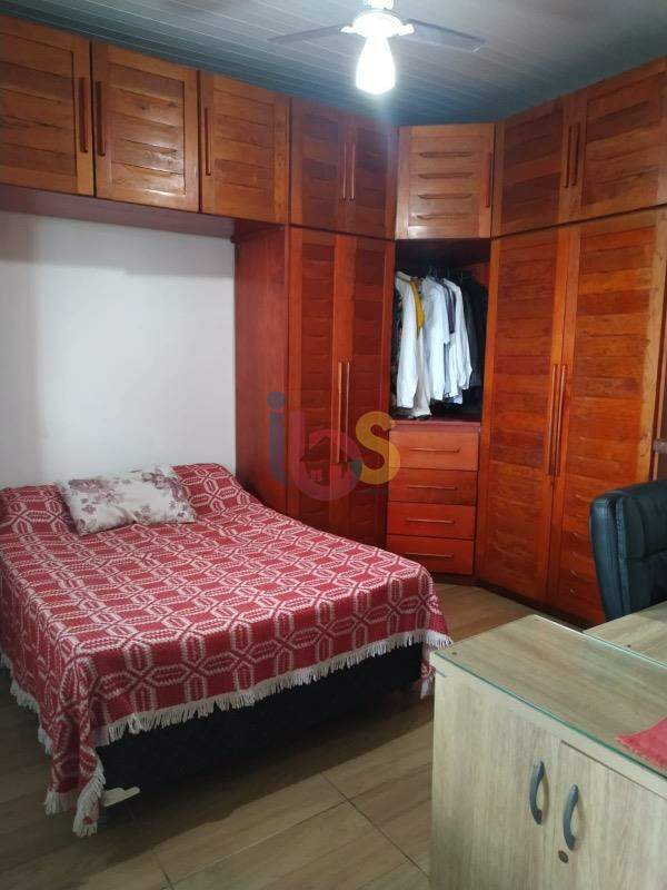 Casa à venda com 4 quartos, 250m² - Foto 4