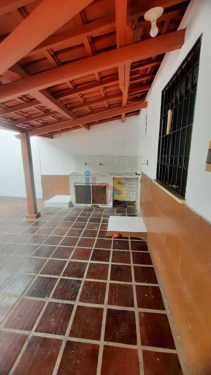 Casa à venda com 3 quartos, 230m² - Foto 11