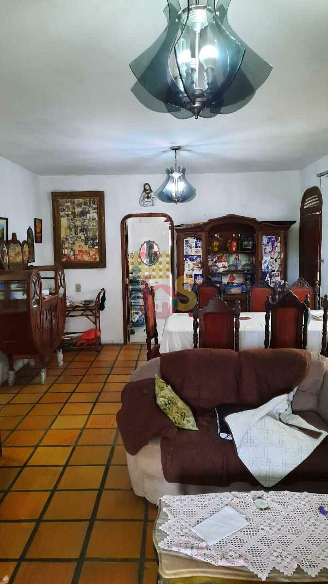 Casa à venda com 2 quartos, 320m² - Foto 2