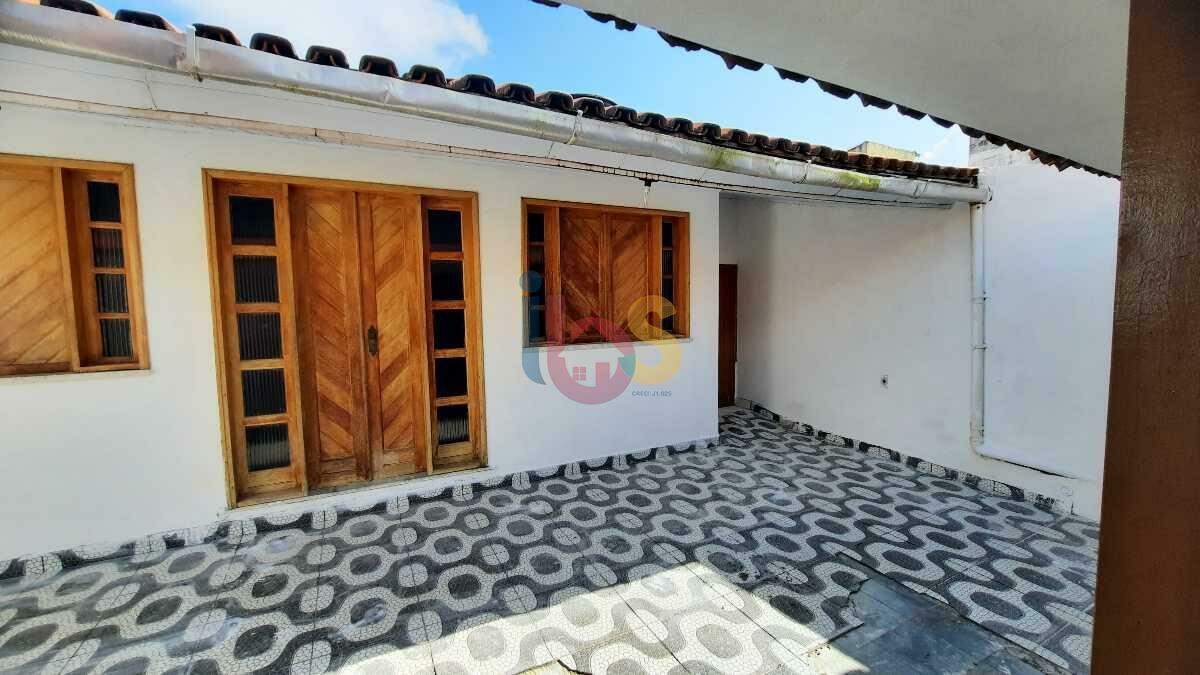 Casa à venda com 3 quartos, 180m² - Foto 2