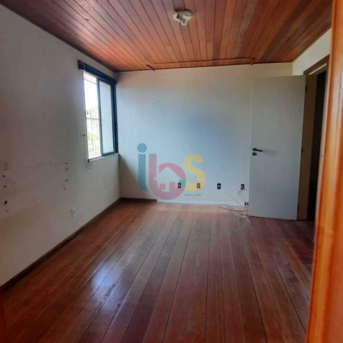 Casa à venda com 4 quartos, 380m² - Foto 2