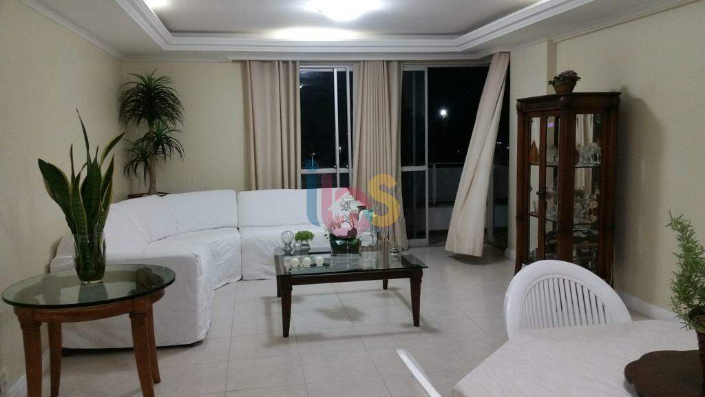 Apartamento à venda com 3 quartos, 180m² - Foto 4