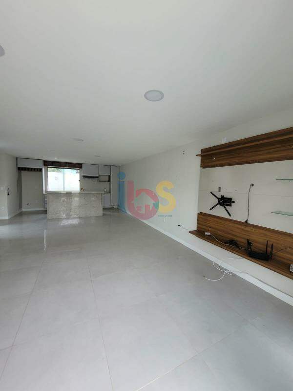 Casa à venda com 4 quartos, 300m² - Foto 2