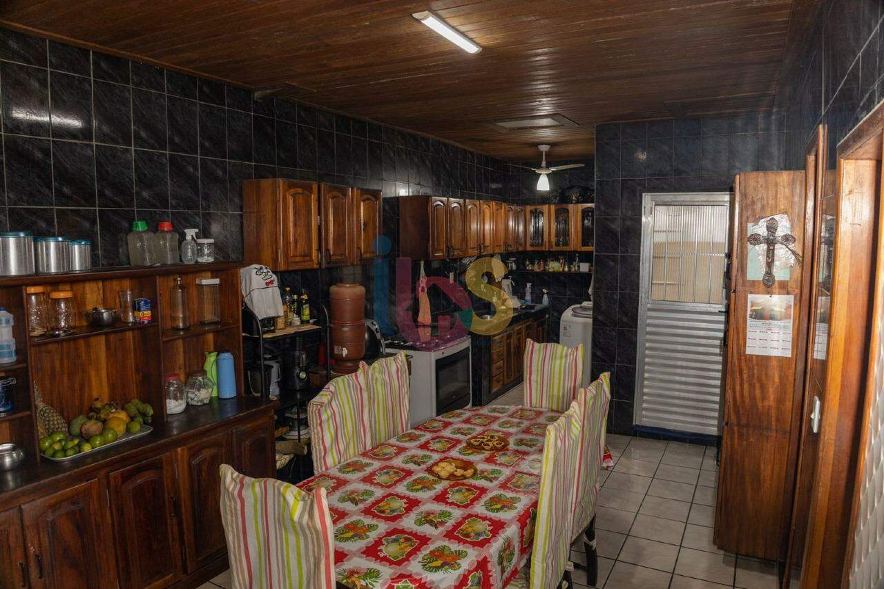 Casa à venda com 6 quartos, 281m² - Foto 19