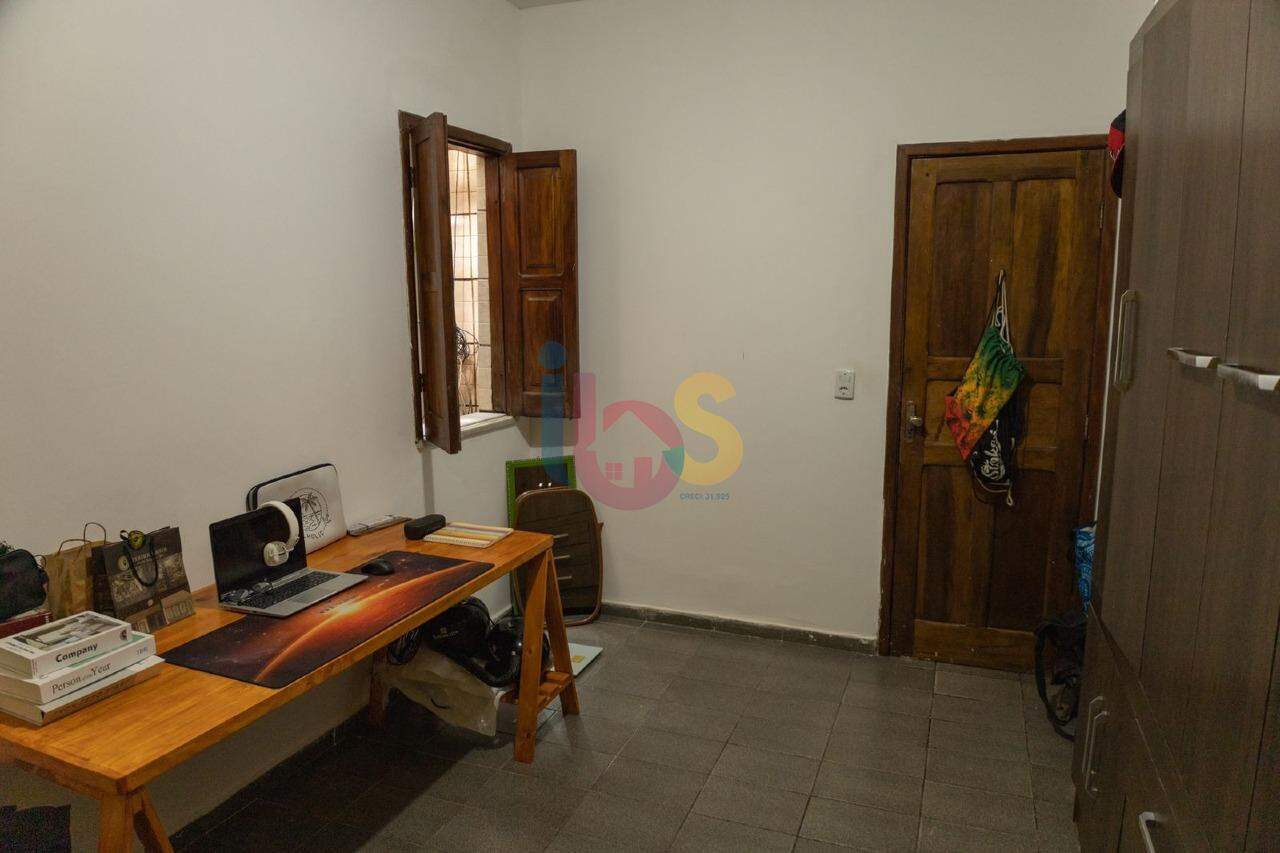 Casa à venda com 6 quartos, 281m² - Foto 11