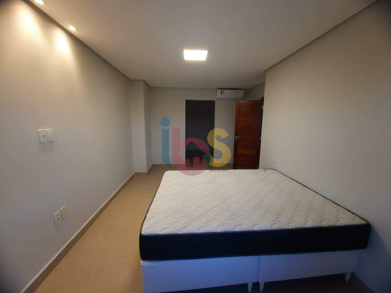 Casa à venda com 4 quartos, 215m² - Foto 9