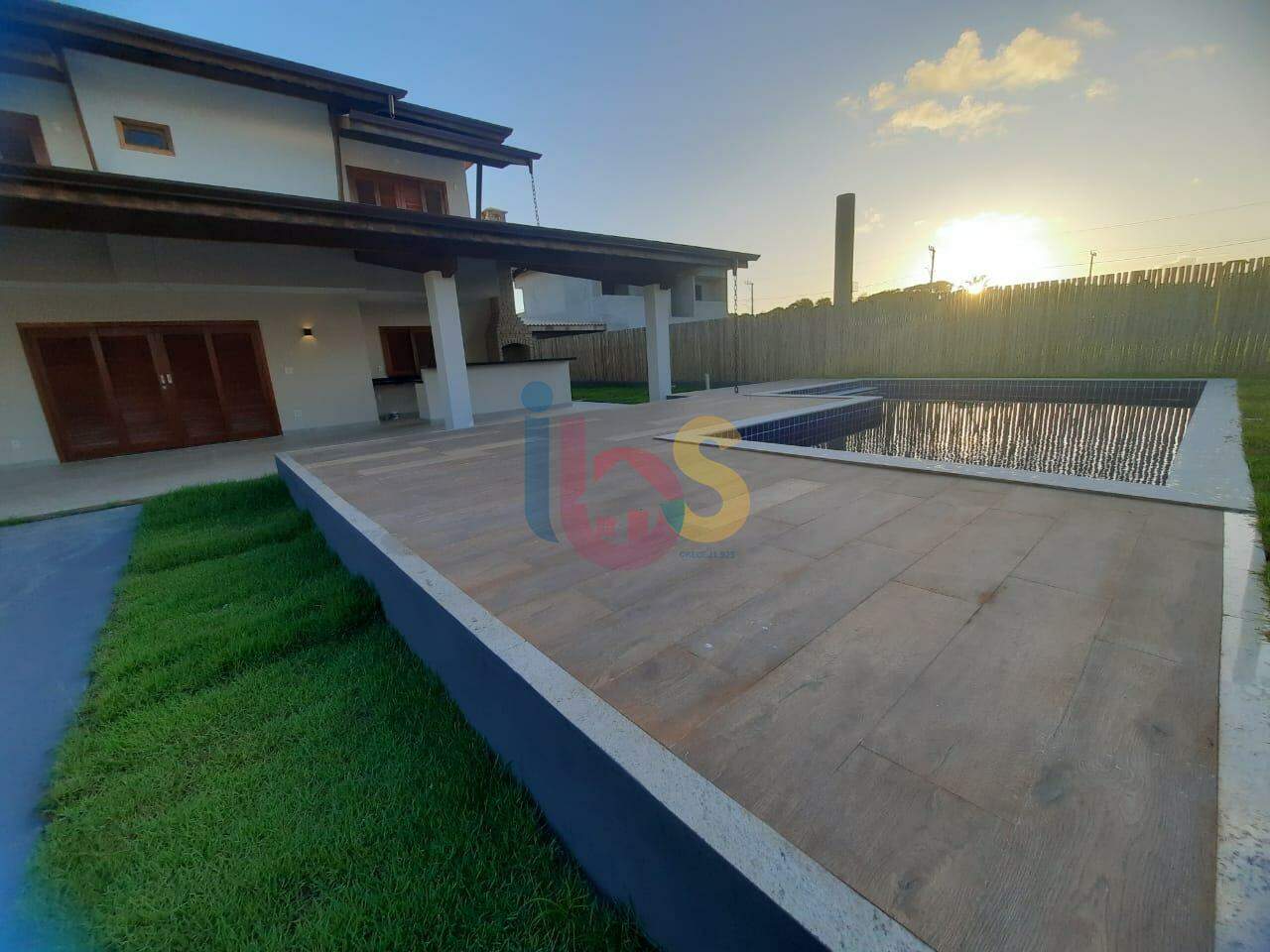 Casa à venda com 4 quartos, 215m² - Foto 3