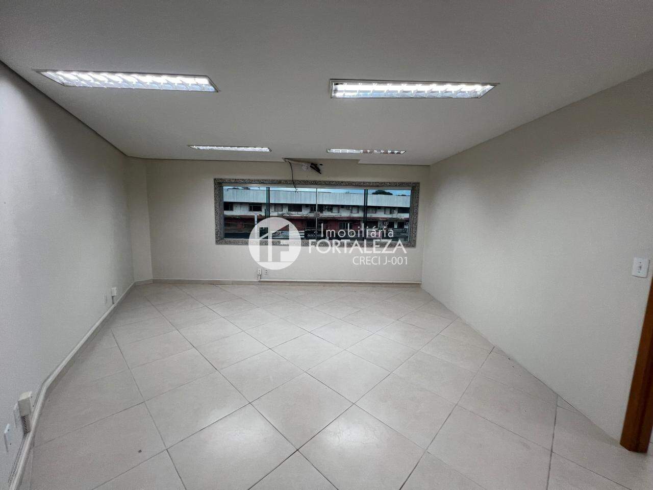 Sala para aluguel no Centro: 