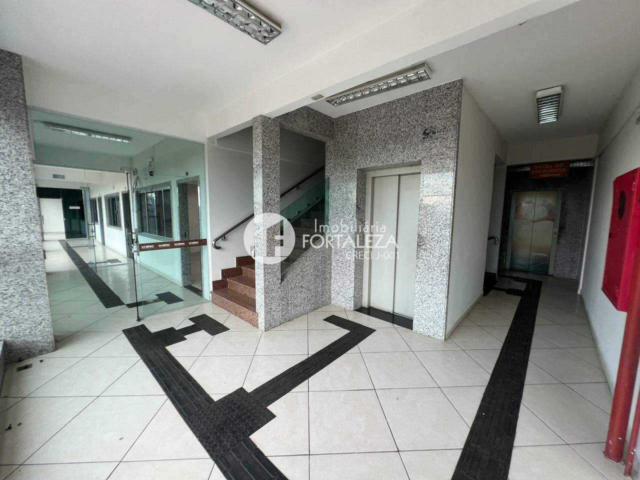 Sala para aluguel no Centro: 